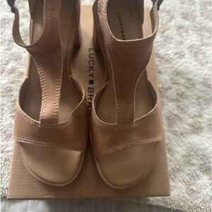 Lucky Brand T-Strap Sandal Heel Sz 7 NEW